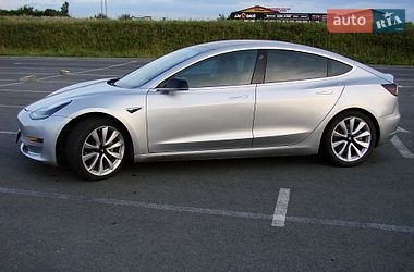 Седан Tesla Model 3 2018 в Львове