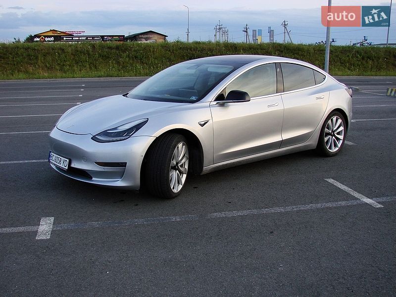 Седан Tesla Model 3 2018 в Львове