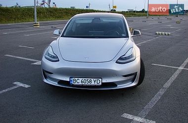 Седан Tesla Model 3 2018 в Львове