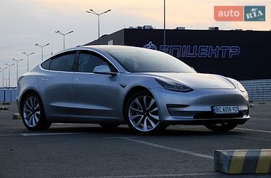 Седан Tesla Model 3 2018 в Львове