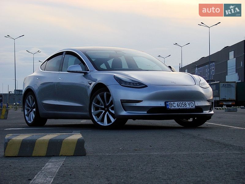 Седан Tesla Model 3 2018 в Львове
