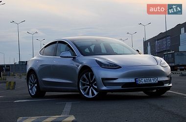Седан Tesla Model 3 2018 в Львове