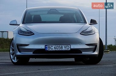 Седан Tesla Model 3 2018 в Львове