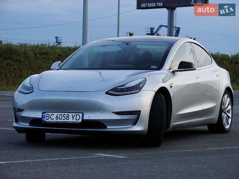 Седан Tesla Model 3 2018 в Львове