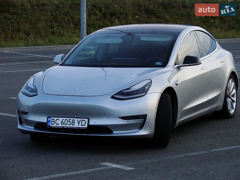 Седан Tesla Model 3 2018 в Львове