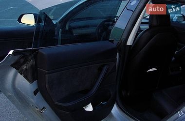 Седан Tesla Model 3 2018 в Львове