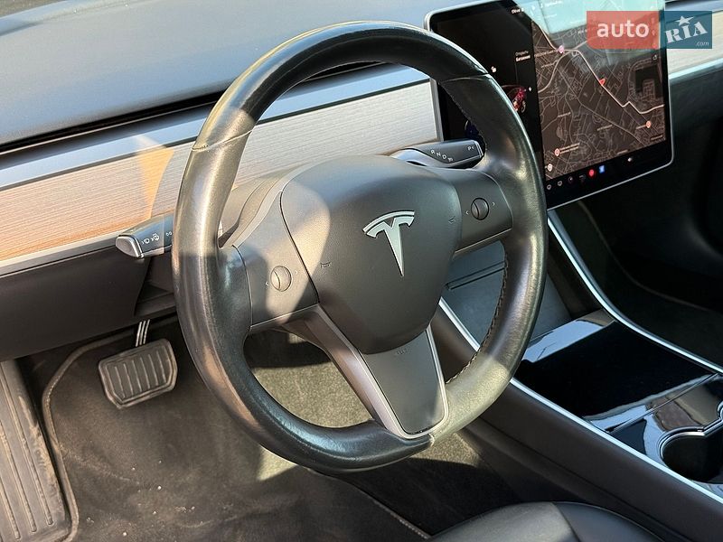 Седан Tesla Model 3 2018 в Киеве