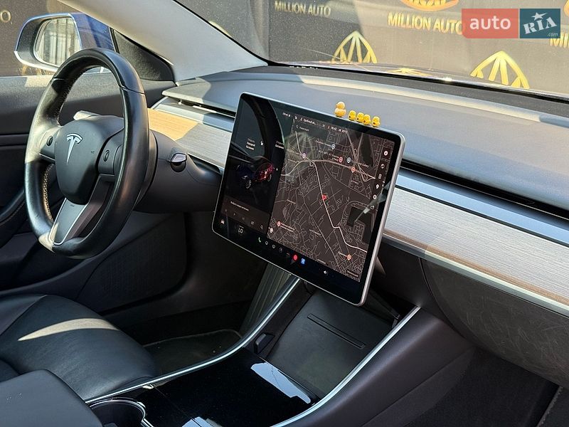 Седан Tesla Model 3 2018 в Киеве