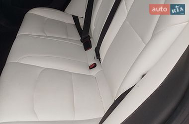 Седан Tesla Model 3 2018 в Львове