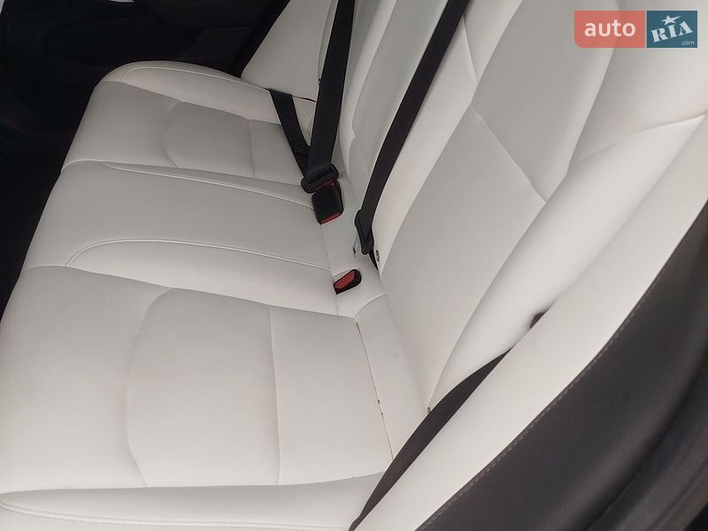 Седан Tesla Model 3 2018 в Львове