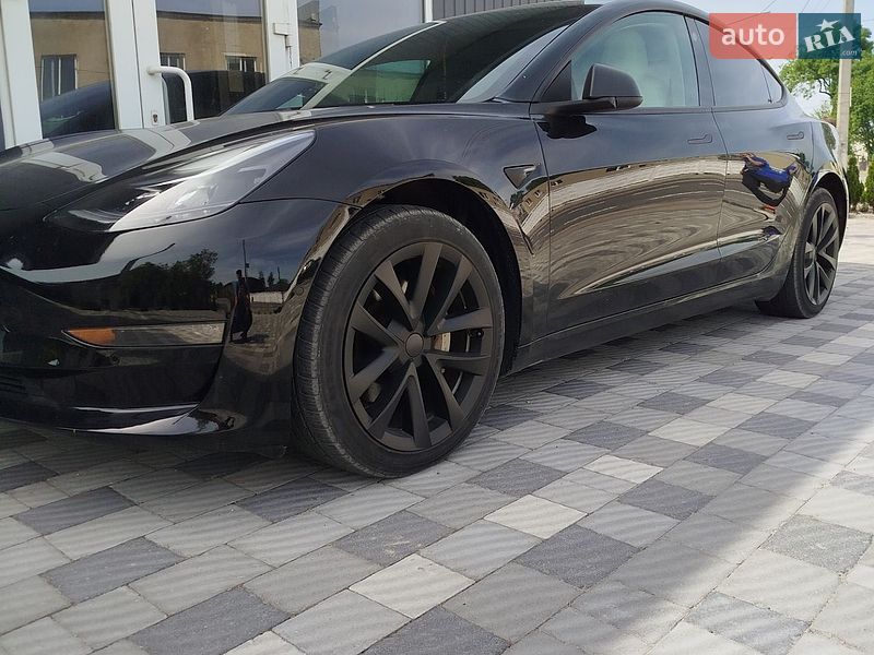Седан Tesla Model 3 2018 в Львове
