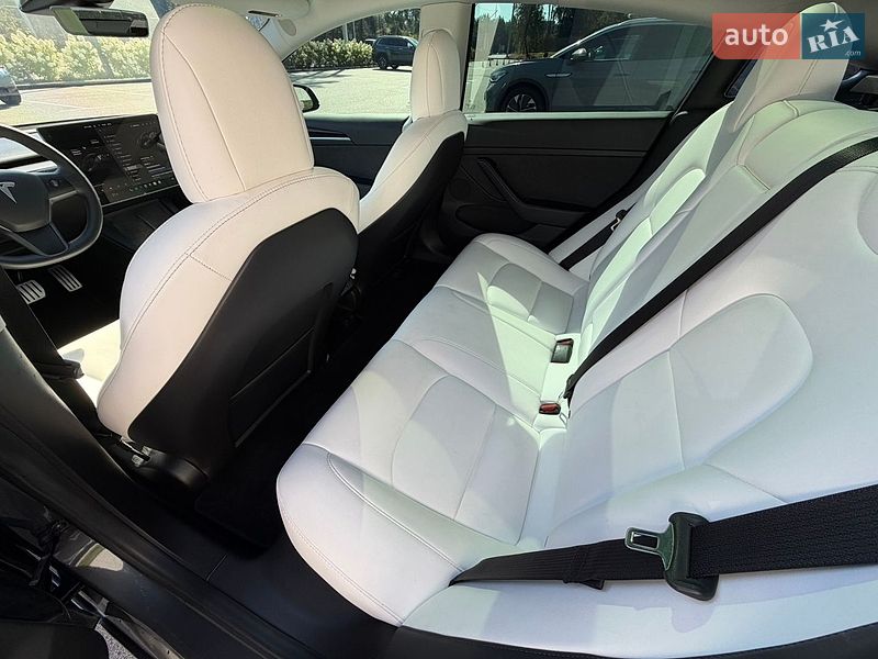Седан Tesla Model 3 2021 в Києві