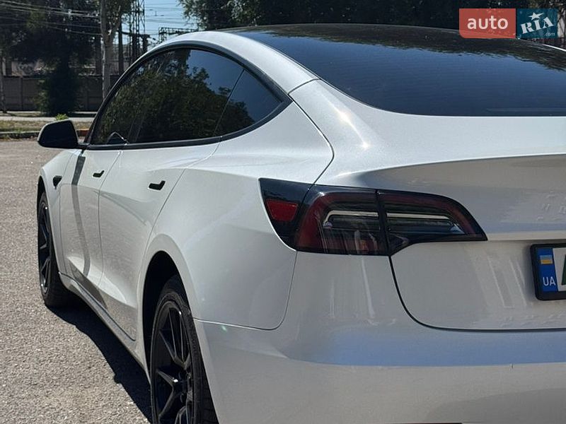Седан Tesla Model 3 2023 в Запоріжжі