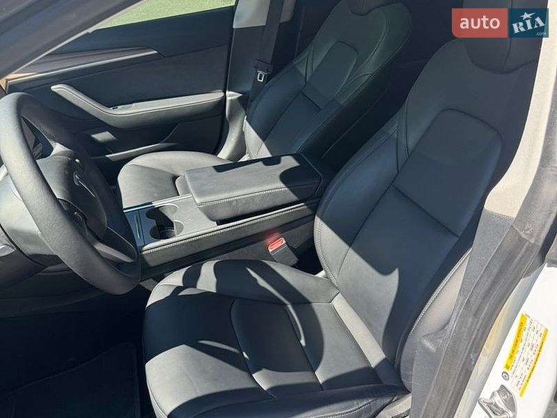 Седан Tesla Model 3 2023 в Запоріжжі