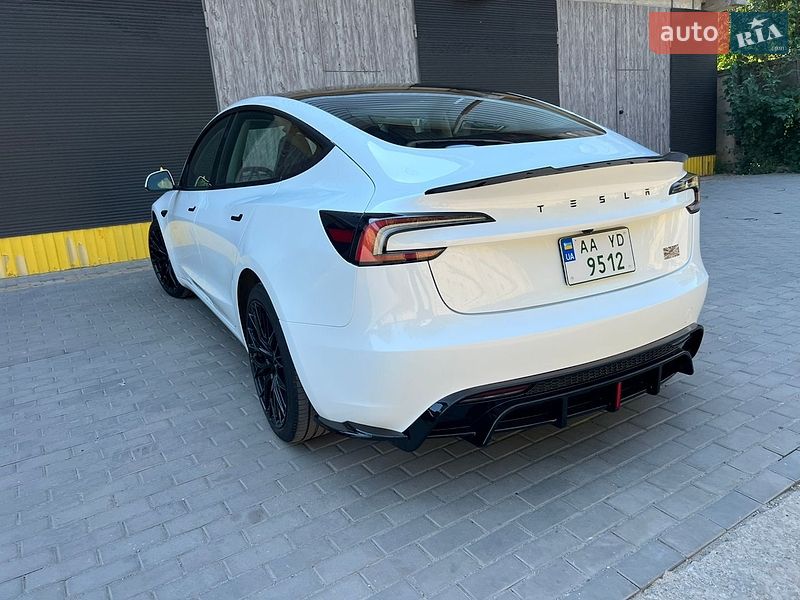Седан Tesla Model 3 2024 в Кривом Роге
