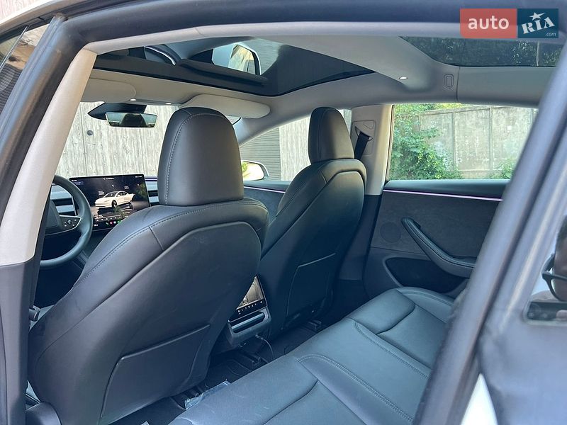 Седан Tesla Model 3 2024 в Кривом Роге