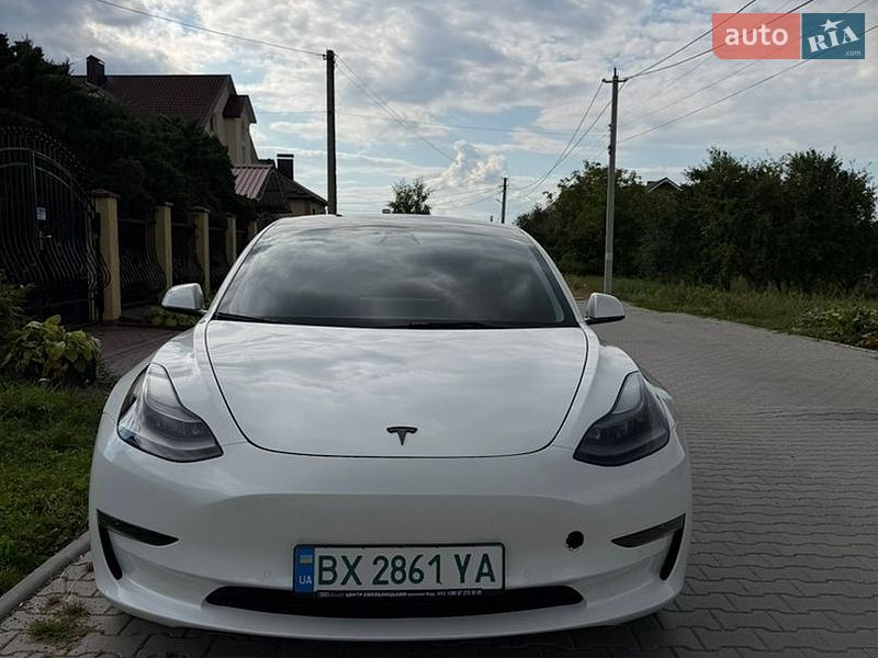 Седан Tesla Model 3 2022 в Хмельницком