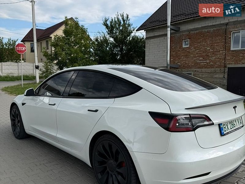 Седан Tesla Model 3 2022 в Хмельницком