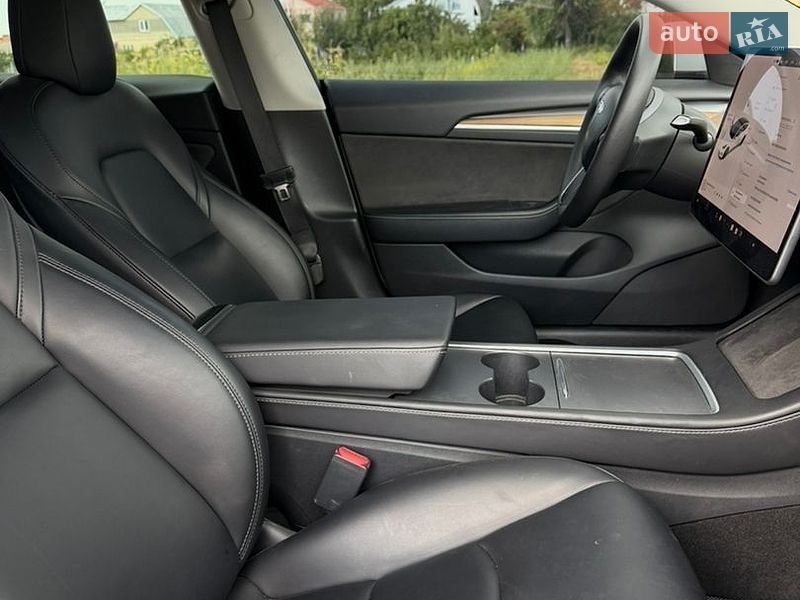 Седан Tesla Model 3 2022 в Хмельницком