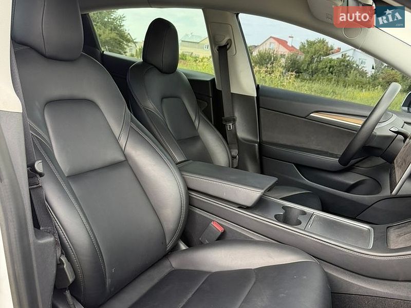 Седан Tesla Model 3 2022 в Хмельницком