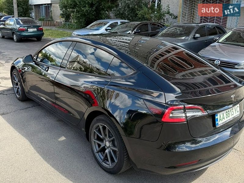 Седан Tesla Model 3 2023 в Киеве