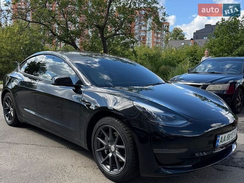 Седан Tesla Model 3 2023 в Киеве