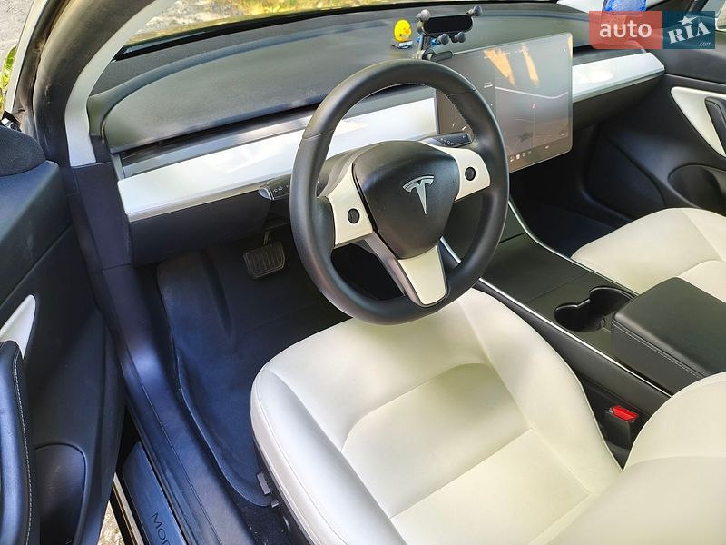 Седан Tesla Model 3 2019 в Немирове