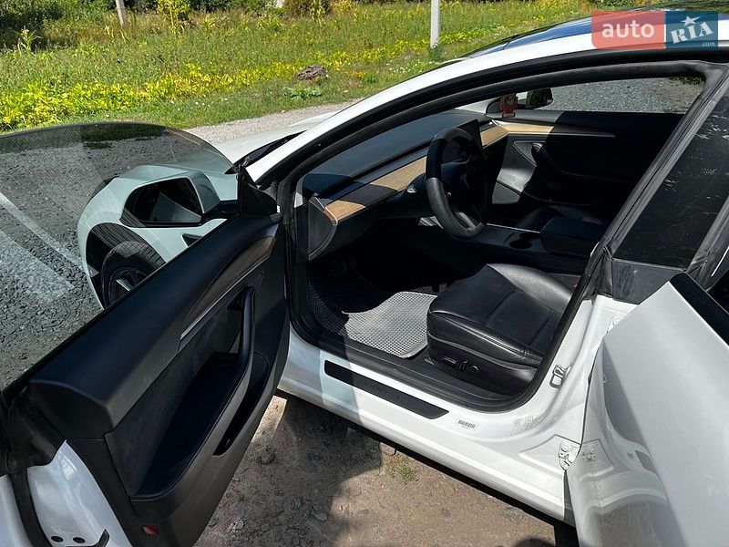 Седан Tesla Model 3 2022 в Львове