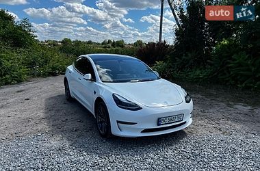 Седан Tesla Model 3 2022 в Львове