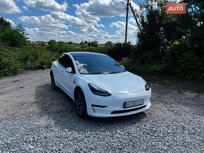 Седан Tesla Model 3 2022 в Львове