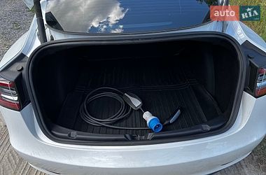 Седан Tesla Model 3 2022 в Львове
