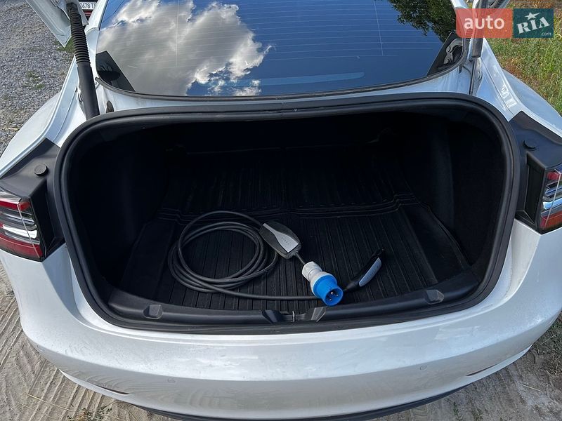 Седан Tesla Model 3 2022 в Львове