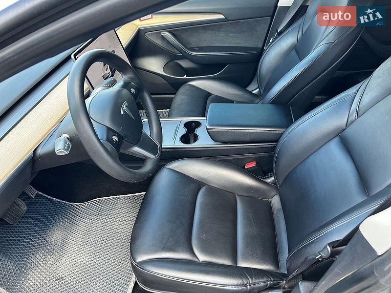 Седан Tesla Model 3 2022 в Львове
