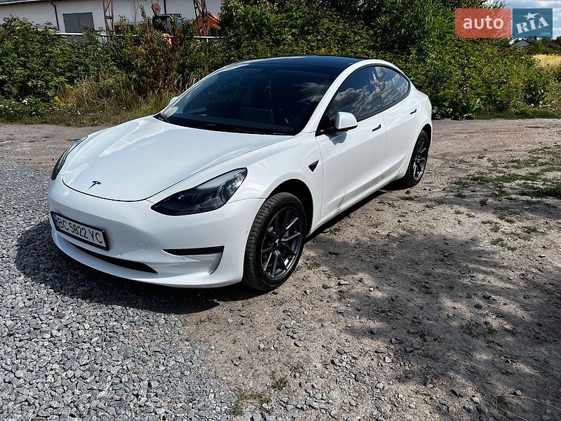 Седан Tesla Model 3 2022 в Львове