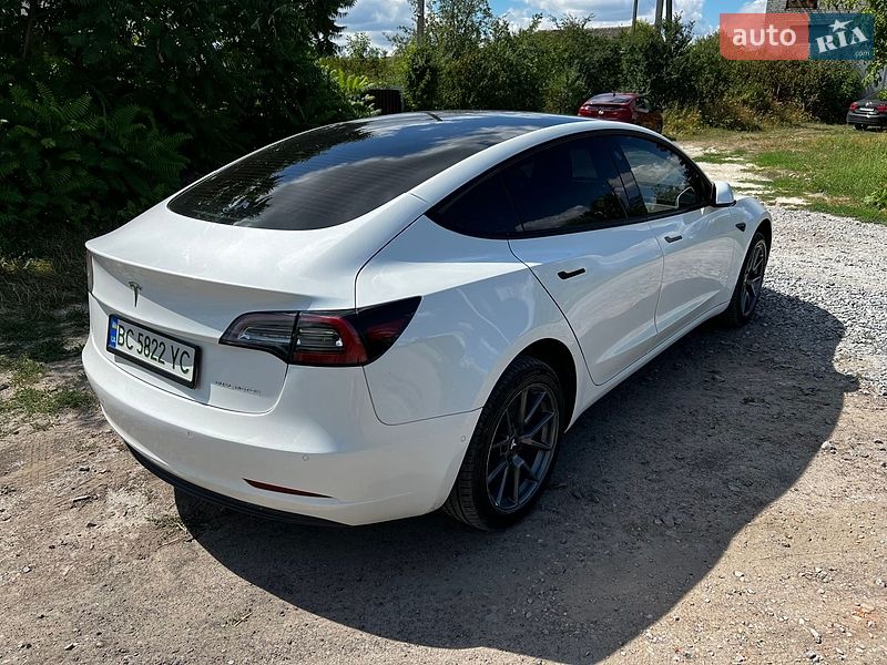 Седан Tesla Model 3 2022 в Львове