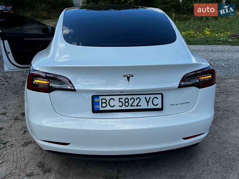 Седан Tesla Model 3 2022 в Львове