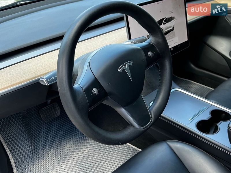 Седан Tesla Model 3 2022 в Львове