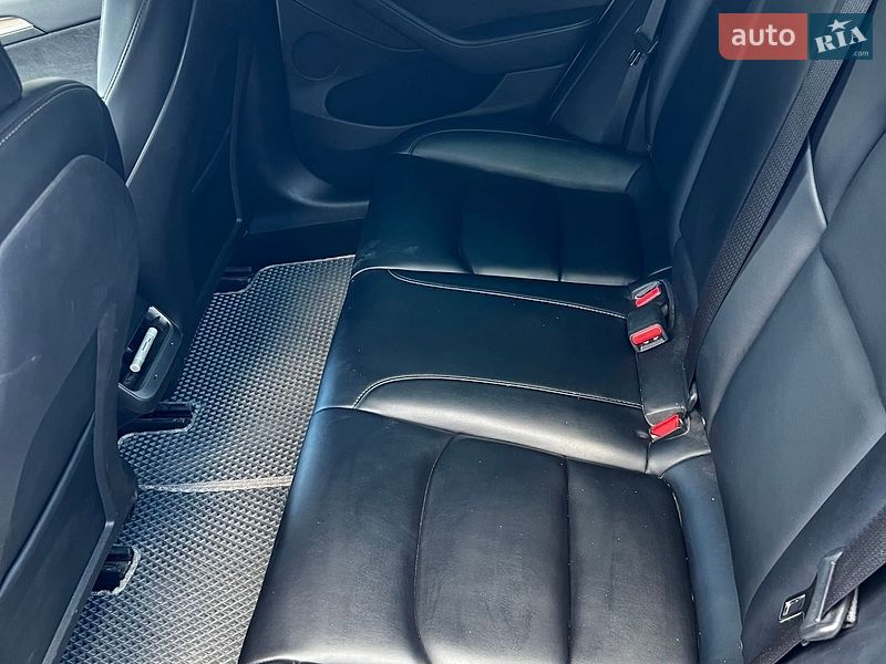 Седан Tesla Model 3 2022 в Львове