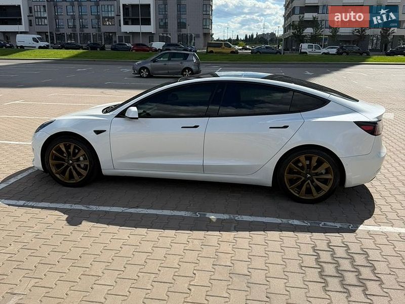 Седан Tesla Model 3 2021 в Киеве фото 5 Седан Tesla Model 3 2021 в Киеве