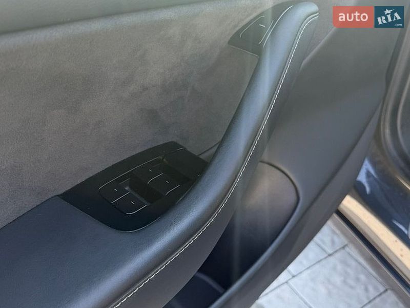 Седан Tesla Model 3 2020 в Львове