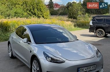 Седан Tesla Model 3 2018 в Ровно