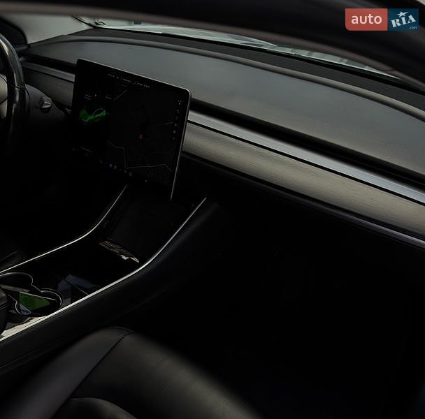 Седан Tesla Model 3 2018 в Рівному