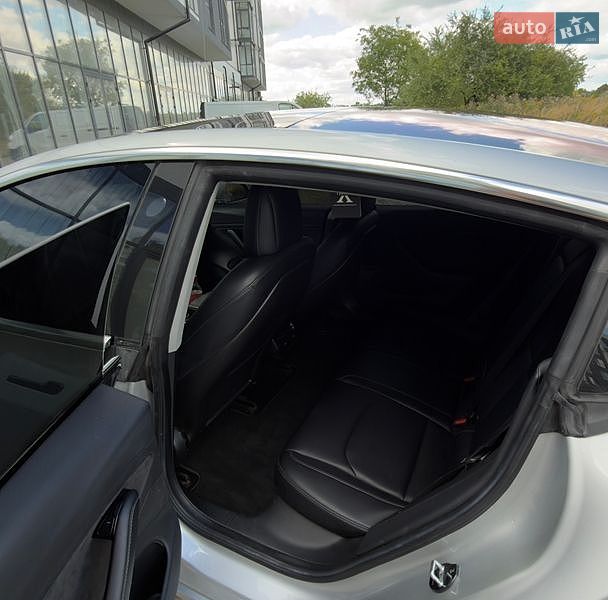 Седан Tesla Model 3 2018 в Рівному