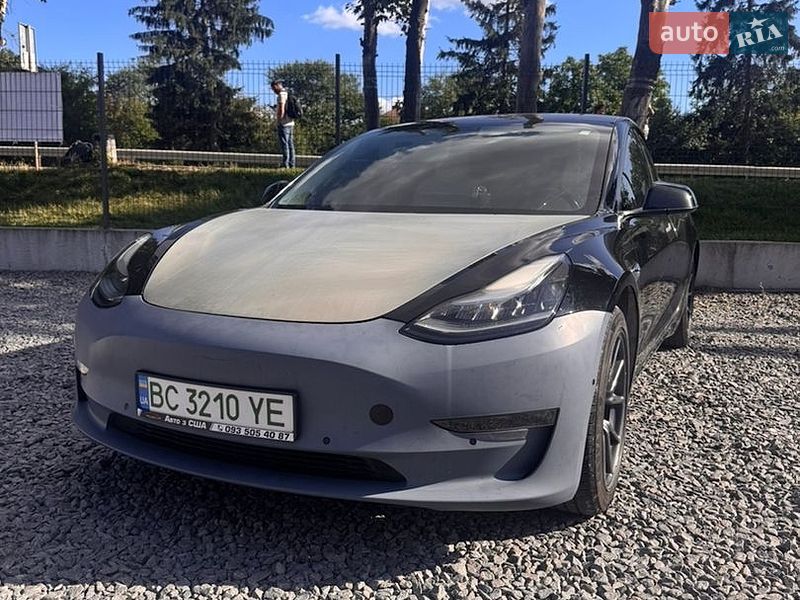 Седан Tesla Model 3 2018 в Львове