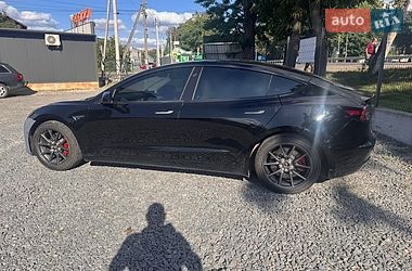Седан Tesla Model 3 2018 в Львове