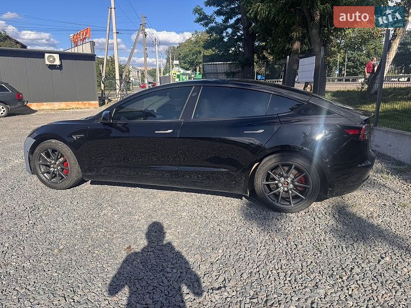 Седан Tesla Model 3 2018 в Львове