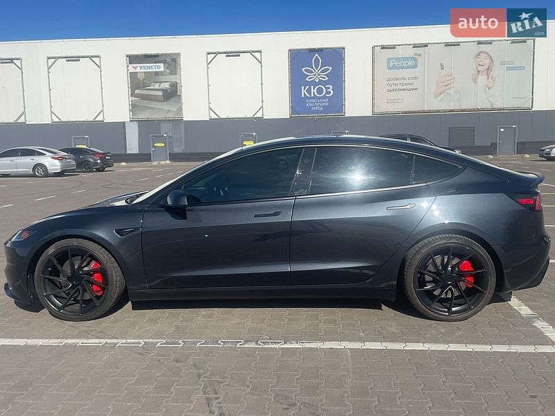 Седан Tesla Model 3 2024 в Києві
