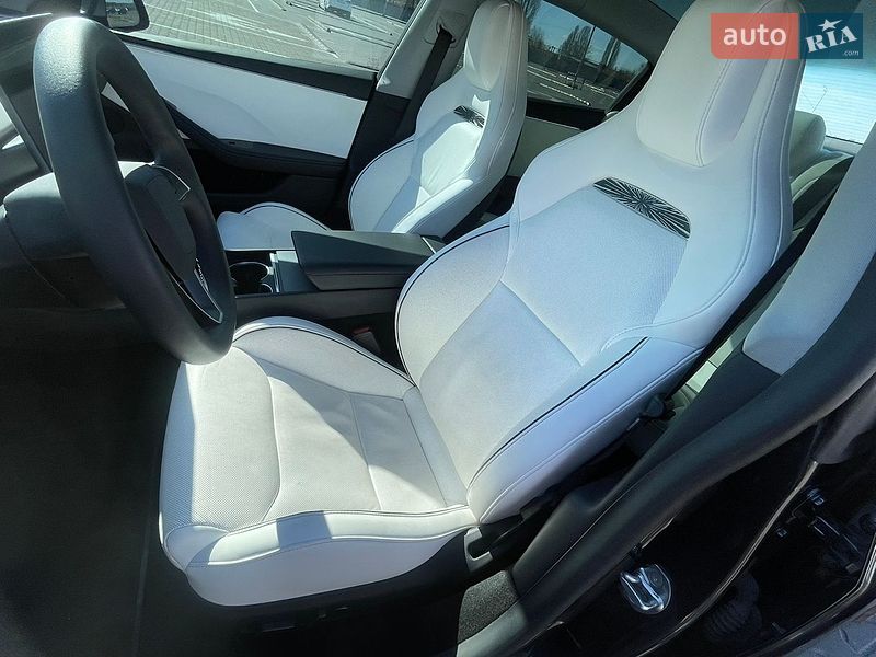 Седан Tesla Model 3 2024 в Києві