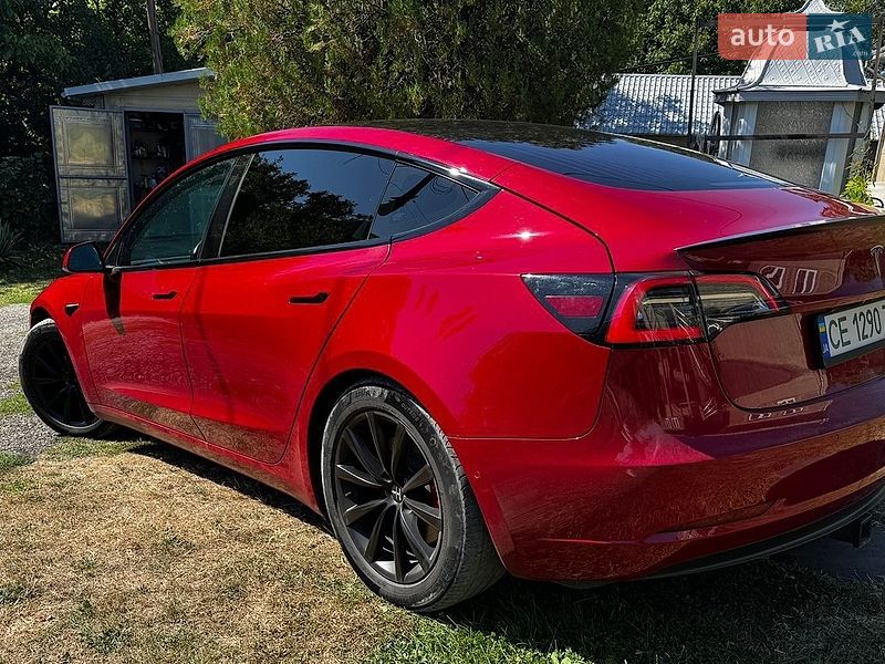 Седан Tesla Model 3 2019 в Чернівцях