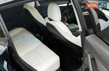 Седан Tesla Model 3 2021 в Киеве